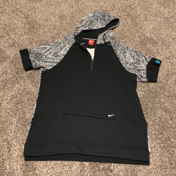 Women’s Nike Short Sleeve Hoodie Great Condition! - Picture 1 of 4